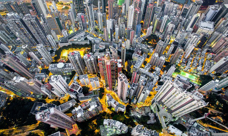 Dronefoto's laten dichtbevolkt Hong Kong zien