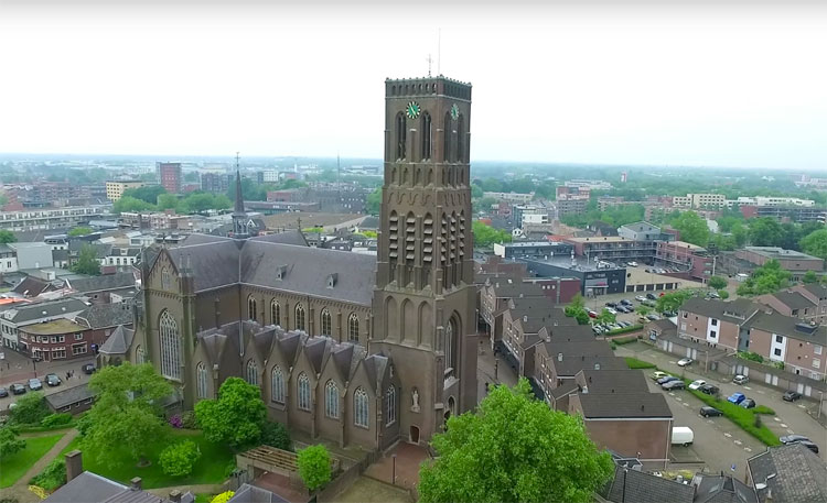 Phantom 3 crasht tegen kerk in Oss