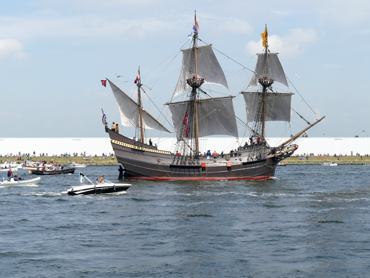 VOC schip De Halve Maen Hoorn vaart uit