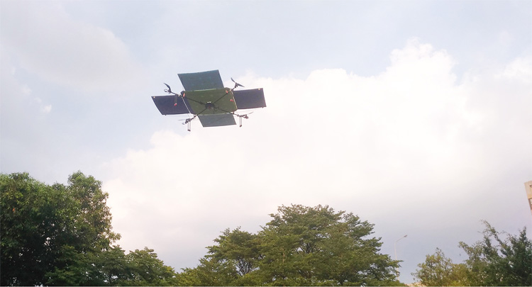 SolarDrone vliegt uren op zonne-energie