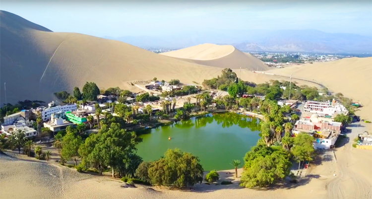 Prachtige drone opnames van een Oase in Perú