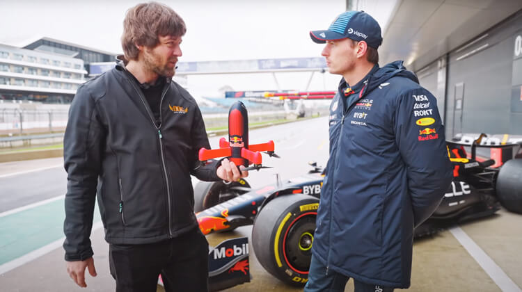 Max Verstappen gefilmd door snelste drone ter wereld