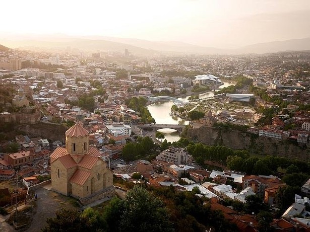 kura-rivier-tbilisi-georgie-drone-foto